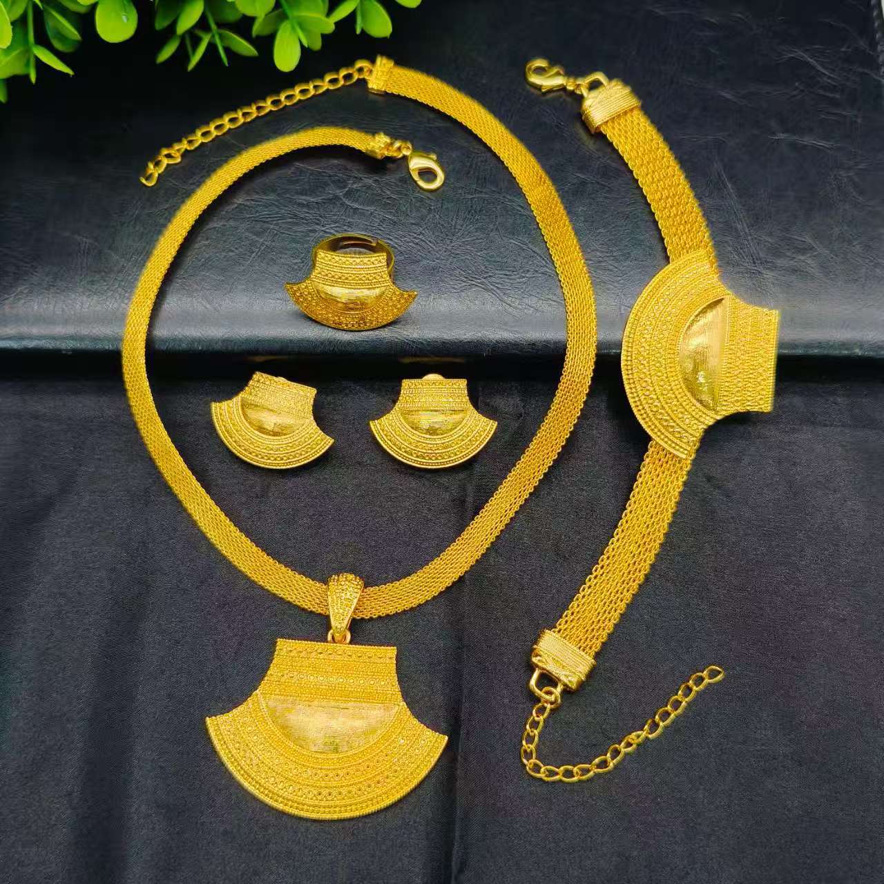 Gezegende horlogeband ketting  - Fine Jewelry Watches Women recensie en prijs